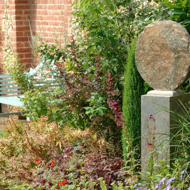 Basa on Surmi Slate Plinth