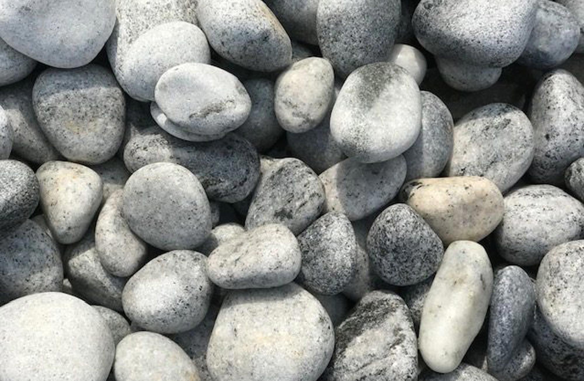 https://www.foras.co.uk/app/uploads/2019/10/Grey-Granite-Pebbles.jpg